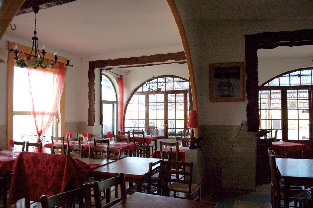 Hotel Restaurant L'Agachon Albaron Buitenkant foto